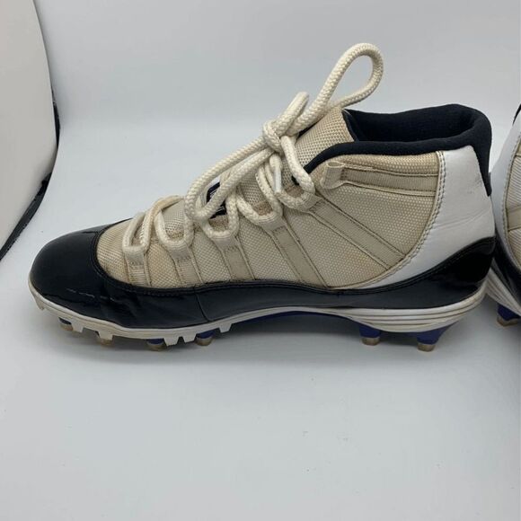 Athletic_Shoes